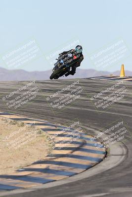 media/Dec-01-2025-Moto Forza (Mon) [[2daa91e15f]]/2-Intermediate Group/Session 2 (Turns 9 and 10)/